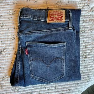 Levis Denim: Mid-rise Slimming Straight EUC Size 29